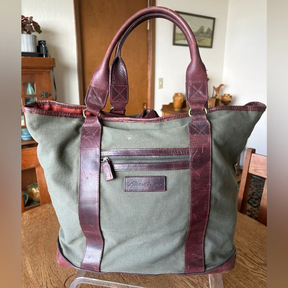 Vintage Eddie Bauer, green canvas w/leather trim handles/bottom top snap closure